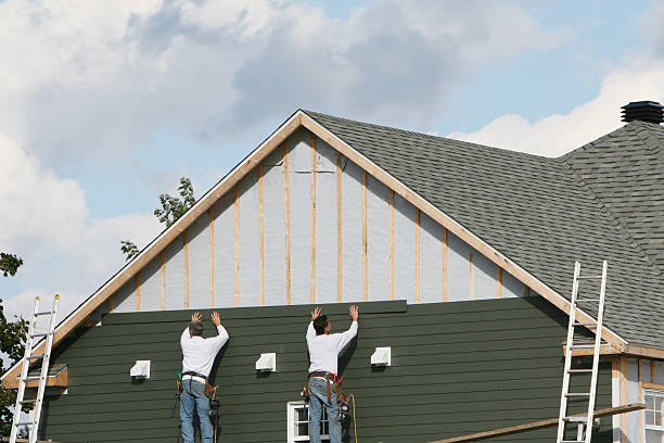 Professional Siding Replacement technician working in Franklin, OH